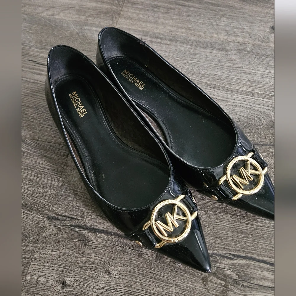 MICHAEL KORS Womens Black Gold Lock Slip On Leather Ballet Flats Size 7